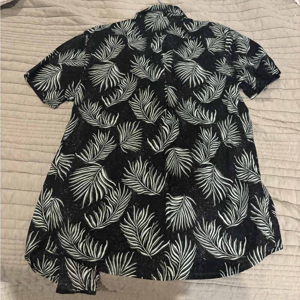 Reef Button Down - Picture 2 of 3